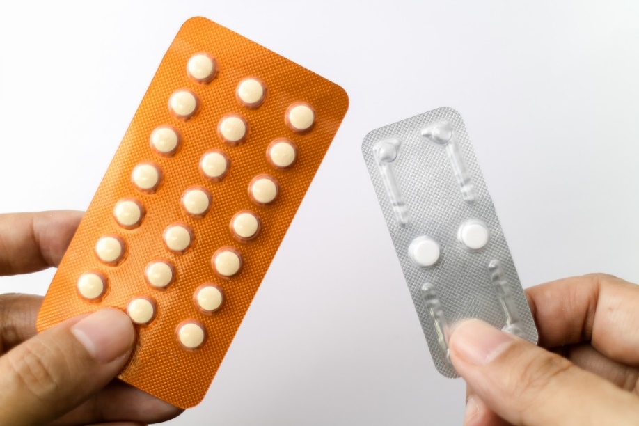 Měsíční hormonální antikoncepce a ECP pilulky po