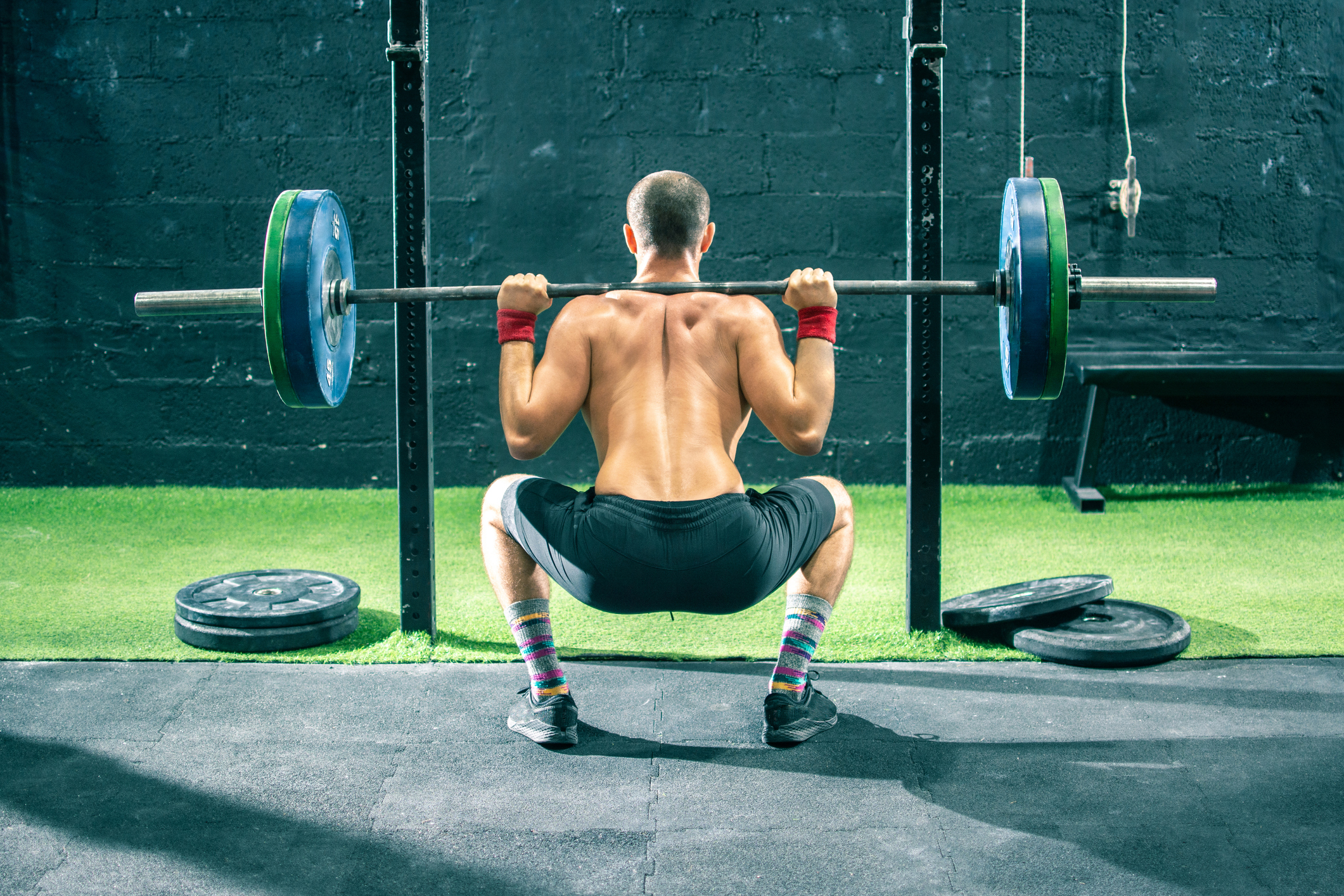 Hluboký dřep je jedním z nejčastějších cviků v tréninku CrossFit.