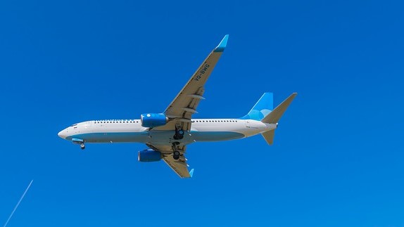 Modrá obloha, letadlo