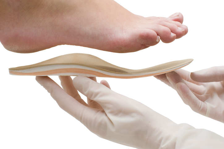 Noha a tvarovaná ortopedická vložka do bot