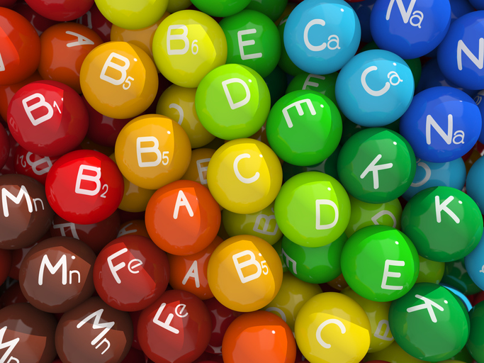 barevné kuličky znázorňují vitamíny a minerály, mají černý popis