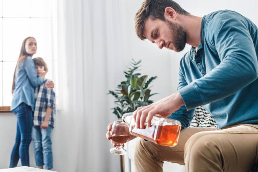 Alkoholismus: Častý problém v rodinách? Příčiny, příznaky a fáze