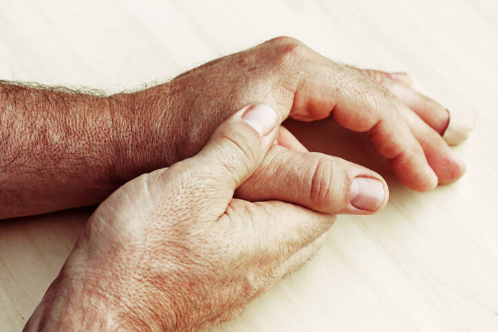 Artritida: Jako infekční či neinfekční zánět kloubů, jaké má příznaky? 