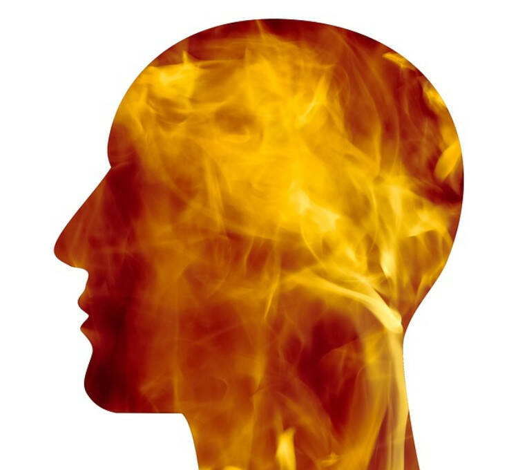 Jak rozeznat migrénu od běžné bolesti hlavy? Příznaky a hlavní rysy