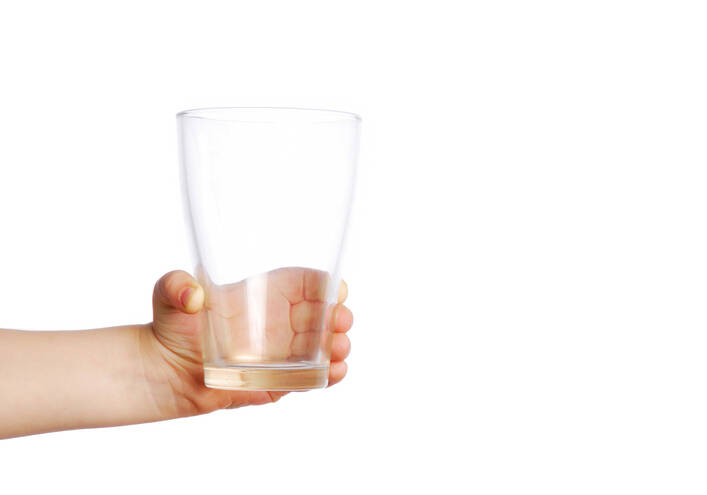 Proč je dehydratace u dětí nebezpečná? Jaké má příznaky?