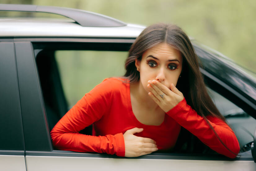 Kinetóza: Proč vzniká u dospělých, dětí a nejen v autě? + Léčba