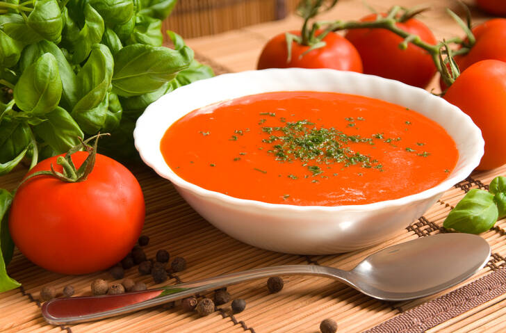 Recept na fit zdravou rajčatovou polévku se sladkými bramborami