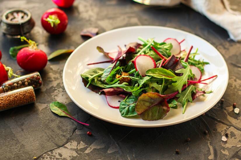 Zdravý salát z mangoldu a ředkviček? Přinášíme jednoduchý a fit recept