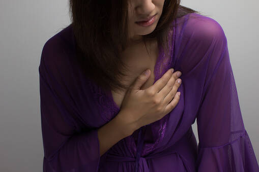 Proč vzniká bolest prsou? Hlavní a také méně časté příčiny