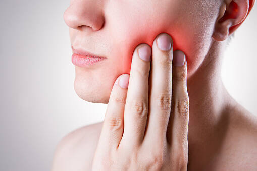 Bolest zubů a citlivé zuby z různých příčin? Co pomůže, pouze léky?