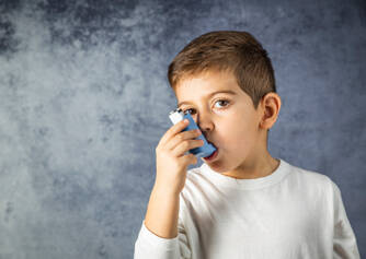 Astma bronchiale: Co je astma, proč vzniká záchvat a co pomáhá?