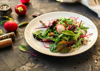 Zdravý salát z mangoldu a ředkviček? Přinášíme jednoduchý a fit recept