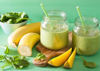 Recept na zdravé a fit mangové smoothie (s banánem a ananasem)