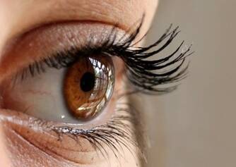 Bolest oka: Z průvanu, zánětu či z důvodu jiného onemocnění?