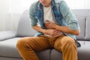 Chronická pankreatitida: Jaké má příznaky, příčiny? Co dráždí slinivku?