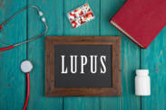 Systémový lupus erythematodes: Jak se projevuje, může za invaliditu?