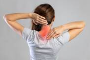 Co je příčinou bolesti svalů krční páteře? + 5 relaxačních cviků na doma