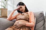 Bolest hlavy v těhotenství: Jaké má příčiny a co na bolest?