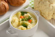 Jednoduchá a zdravá květáková krémová polévka. Znáte tento recept?