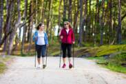 Nordic walking: Severská chůze pro zdraví? Poznejte účinky a vhodné vybavení