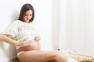 Strie v tehotenství nejen na briše? Víte, kdy vznikají?
