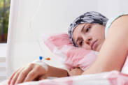 Jaká ženská onkologická onemocnění a rakoviny známe? (příznaky + léčba)