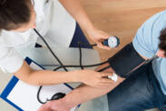 Vysoký krevní tlak: Co značí hypertenze, jaké má hodnoty, projevy?