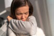 Suchý dusivý kašel jako příznak: Jaké má příčiny u dospělých i dětí?